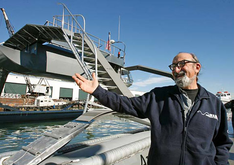 ��� ����� � ����� ��������� WAM-V, �������� ����������� � ������ Proteus (���� San Francisco Chronicle/Paul Chinn).