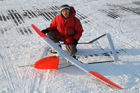 �������� ����� ��������� ����� �� ������ � ����� �� (Ryan Vu) � "�������� �����", ����������� �� (���� � ����� aerosonde.com).