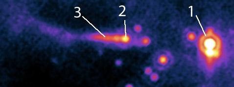 ������� ������������� ������ ���������������� �� ���� ������������ ������. 1 � ������ O-������, 2 � ��������� ������ � ������������ �������������� ������, 3 � "�����" �� ��������, ���������������� � ���������� ��������� ����� (���� NASA/JPL-Caltech/Z. Balog/Univ. of Ariz./Univ. of Szeged).