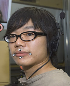 �������, ����������� Geminoid. ������ ��� � ���, �� ������ ������� � ������� ��������. ����� �������� ������ ��������, Geminoid ������ � �������� ��������� �������� ���. ���������������� ������ ������ �������� ������� ���� (���� � ����� blog.wired.com).