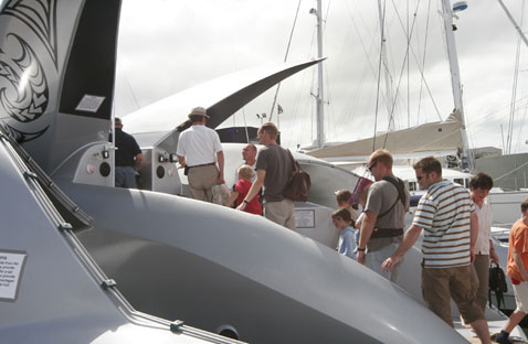 �� ����� Earthrace �������� ��� ����� ������. ������� ��������� ����� ������ ��������� �������� (���� � ����� earthrace.net).