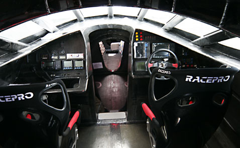 ��� � ������� �������: "������ �������" (���� � ����� earthrace.net).