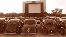 �������, Drive-in ����������� ��� �������� �� 400 ����������� (���� � ����� j-walkblog.com).