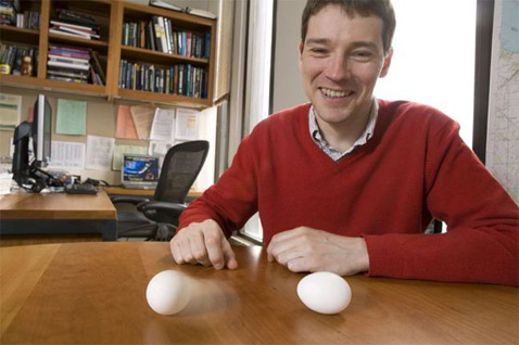 ���-��� ����� ������������ ��������. ����� ���� � ������ �� ���; ���, ������� ������, �������� � ������ �����. ������ � �����; ��� �����-������ ������ �������. � ���� �� ����������, �� ��������� � ���������� ��� ���� ��� ����� ��-�������. ���� �������� �, ��� �����, ����� ������� ����������� � ������ �� ������ ��������� ��������������, ��� ������������� ������� �� "�����������" (���� Lindsay France/Cornell University Photography).