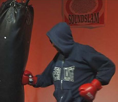 � ��������� ����� SoundSlam ����� ������ �������� �������� 12 ���� (���� � ����� fursr.com).