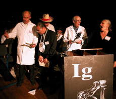 ����������� �������� ���� �������� ������ � ������������� ������� (���� Kees Moeliker).