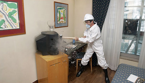      ,       "  "! ( Paul White/Associated Press).