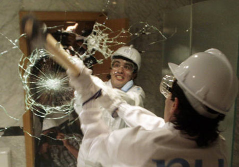       ?     ! ( Reuters/Sergio Perez).