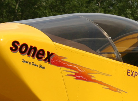     :   E-Flight     Spirit of Future Flight  "  " ( Sonex).