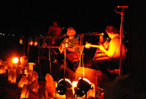      " "        ( stuzjules/ flickr.com).