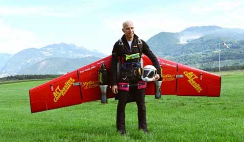     (   yves-rossy.com).