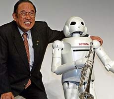 �� ��� ������ ����� ������� ��������� Toyota ������ �� (Fujio Cho), �� ����� (AP Photo/Shizuo Kambayashi).