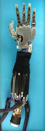 ���������� Shadow Hand �������� �� 24 ��������, � "����" NASA ����� �� 12.