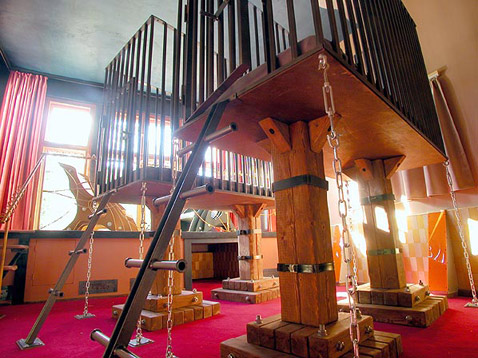 Two Lions. ��� ����, ���� ��������, ��� ��� ����������, ������� ������ ��� ���������� (���� Lars Stroschen).