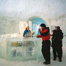 Absolut Icebar: ��� �� �������� �������, ��� ����� �������� � ������� ������� (���� � ����� icehotel.com).