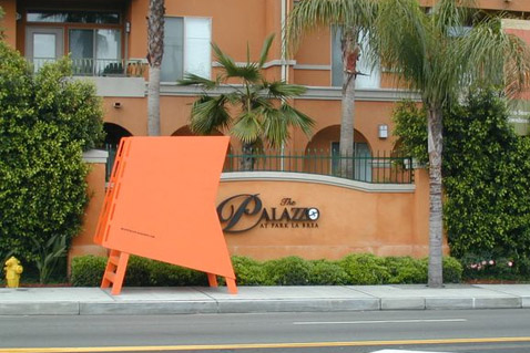         " " (   heavytrash.blogspot.com).