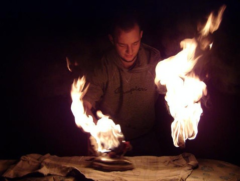 ���� ������� �������������� �������� ��������� �������� � ������ ������� (���� � ����� extremeironing.com).