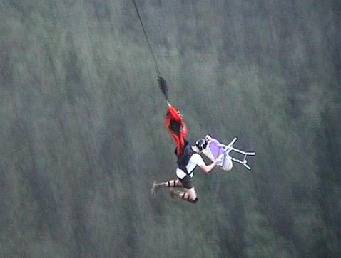 ������� �� ��������� ��������� ���� ���� � �������� ��������! (���� � ����� extremeironing.com).