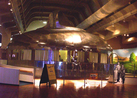       Dymaxion,     3   - 2%     (   wikimedia.org).