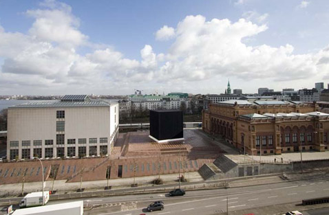  ,       ?       ( Gregor Schneider).