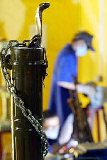   (Ven Entareak).  (   peaceartprojectcambodia.org).