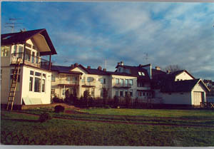 ����-�����