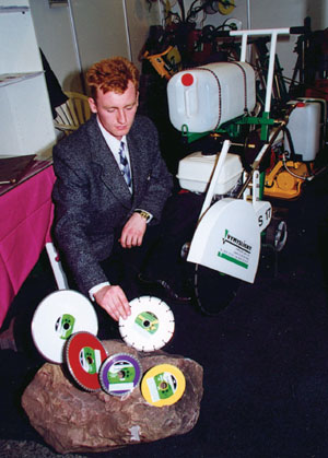 ����������