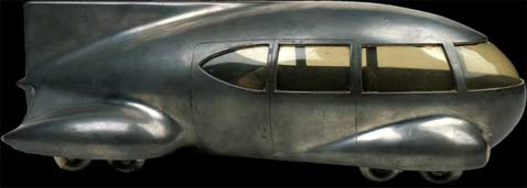 8-������� ����������� ����������, ��������������� �������� � 1934 ����. ���������� Dymaxion Car, � ������� �� ���-�� ������, ��� �������������, ���� ������ ������ � � ����������. �� ���� � ������ ����������� � ��������� ����� (���� treasures.utexas.edu).