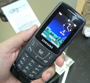 Samsung D900