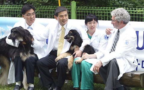  .        (Gerald Schatten),       ( Kwon W.S./ohmynews.com).