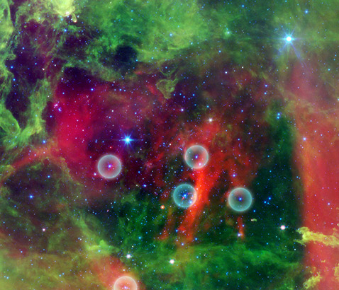 ������������ ������ ���������� �������. ��������� �� ������������ ������� ��� �������� ���������� (����������� NASA/JPL-Caltech/Z. Balog/Univ. of Ariz./Univ. of Szeged).