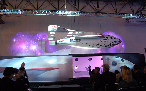 ����������� � Javits Center. ������� �������� (����� �����) ���������� ������, �� � ������ �� ���� ��������. ��������� ����� �� SS2 � ������� ��� ��� SS1 (���� Michael Soluri/Space.com).