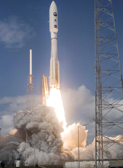 ����� �������� New Horizons � �������. �� �� ������ Atlas �������� ����������� ����� ���� �� ����������� ������ (���� Lockheed Martin).