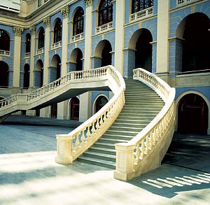 Лестница из натурального камня