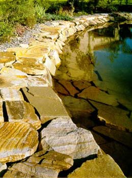 Укрепление берегов декоративных водоемов